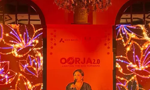 Monali Thakur honours Dharmendra with Aap Ki Nazron Ne Samjha