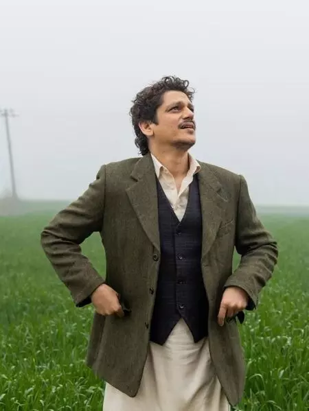 Vijay Varma gets a special gift from Gulzar, calls the moment surreal