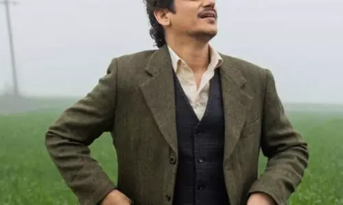 Vijay Varma gets a special gift from Gulzar, calls the moment surreal