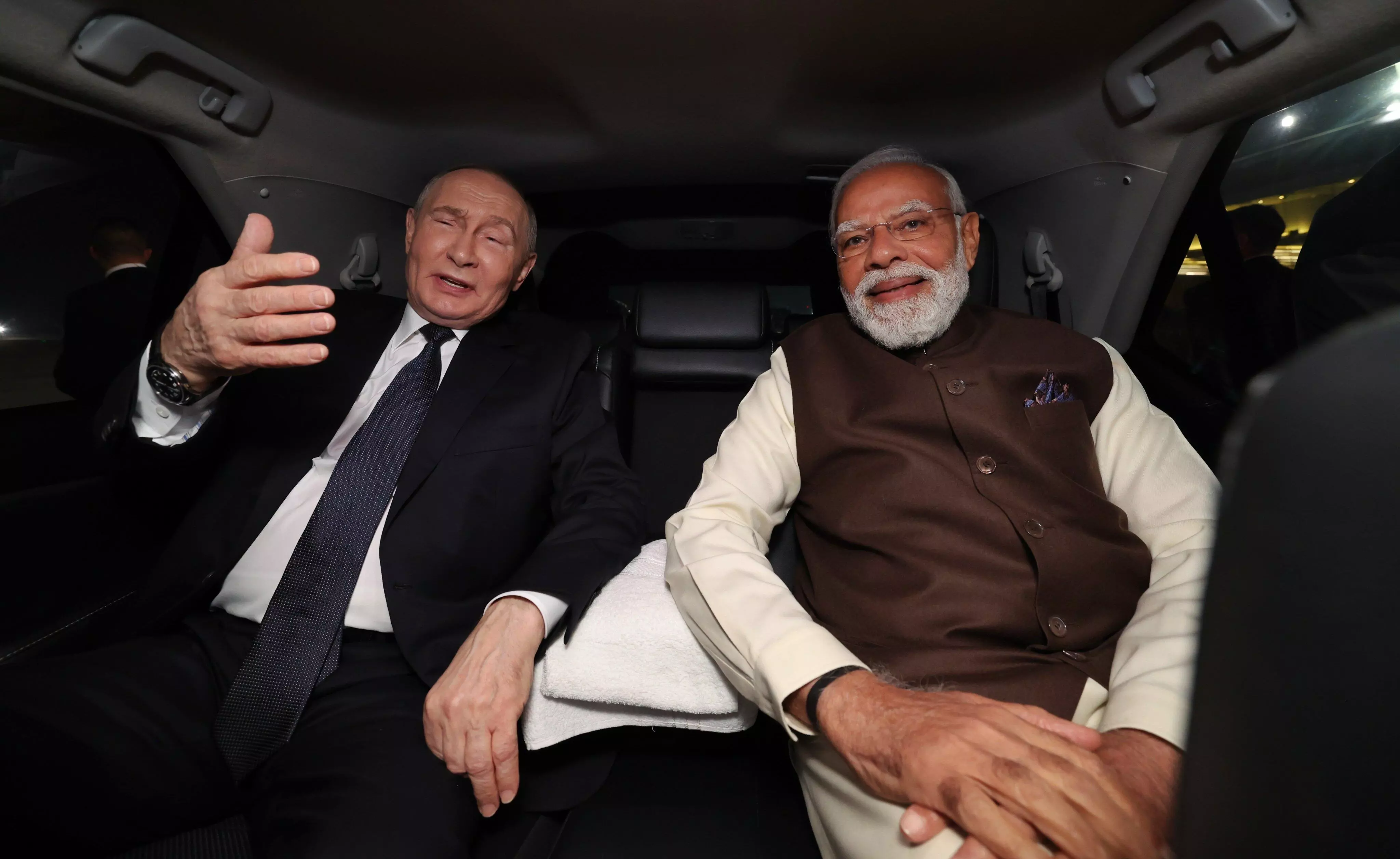 Putin lands in Delhi for key summit; defence deals, oil talks to lead agenda Putin lands in Delhi for key summit; defence deals, oil talks to lead agenda