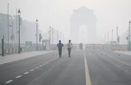 Delhi shrouded in smog at AQI 333; IMD issues cold wave alert Delhi shrouded in smog at AQI 333; IMD issues cold wave alert