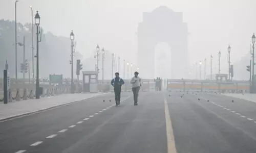 Delhi shrouded in smog at AQI 333; IMD issues cold wave alert