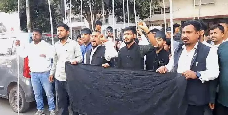 On CAA’s 6th anniversary, student unions across Northeast stage black-flag protests On CAA’s 6th anniversary, student unions across Northeast stage black-flag protests