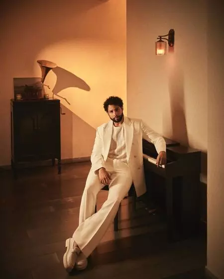 Siddhant Chaturvedi gets nostalgic about iconic ’90s party anthems Siddhant Chaturvedi gets nostalgic about iconic ’90s party anthems