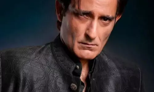 Smriti Irani lauds Akshaye Khanna for exceeding expectations in ‘Dhurandhar’