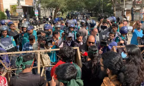 Violence breaks out outside Indian Assistant High Commission in Bangladesh, 4 injured