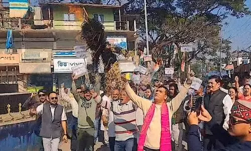 JJM row: Congress burns PHE minister’s effigy in Nalbari, seeks resignation