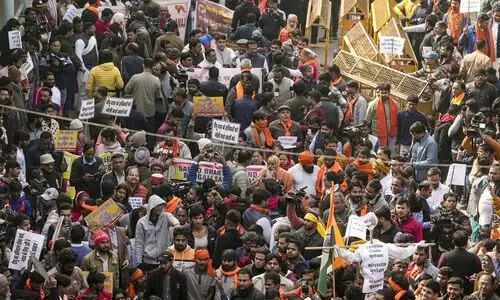 Protest over lynching turns violent near Bangladesh mission in Delhi