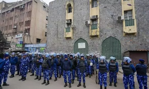 FIR filed, five detained after violence during demolition near Delhi mosque