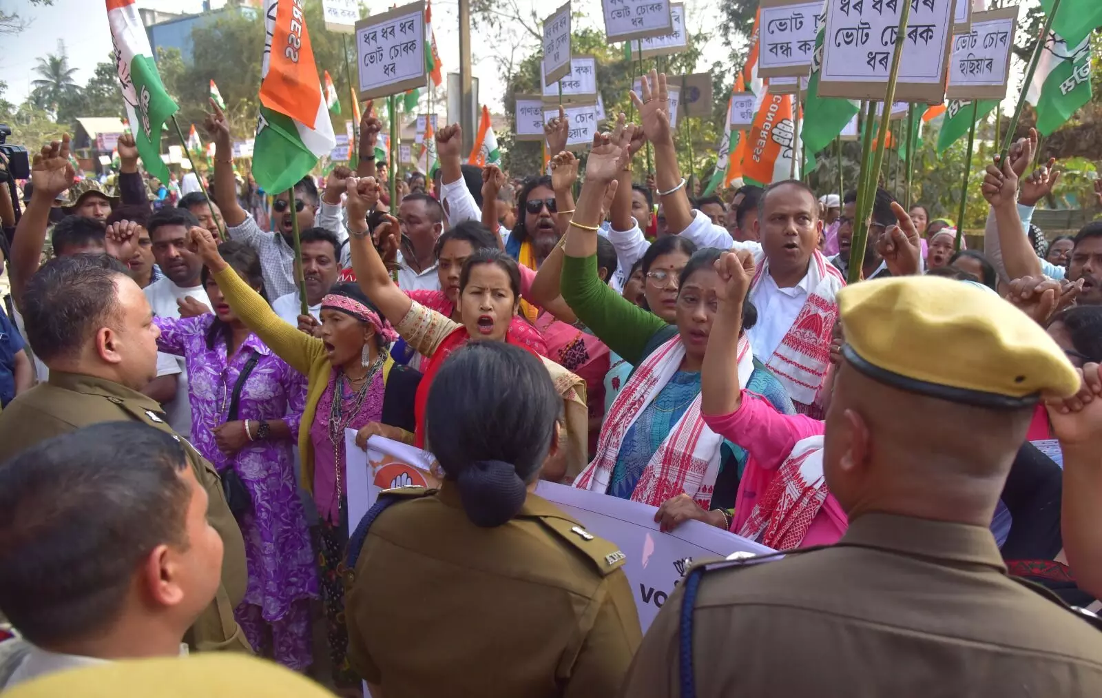 Congress gheraos Boko-Chhaygaon CDC office over alleged vote theft