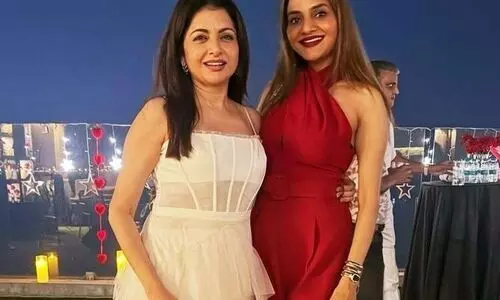 Bhagyashree, Madhoo reunite, relive 90s charm