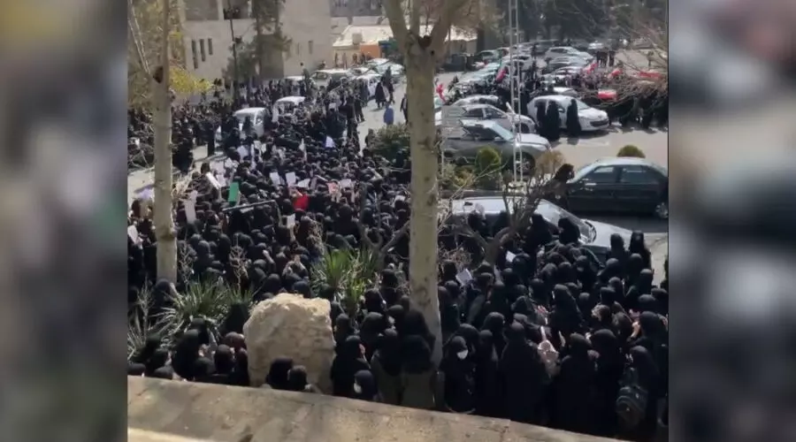 Leave Iran by available means: India tells nationals amid fresh protests Leave Iran by available means: India tells nationals amid fresh protests