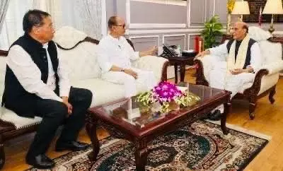 Manipur CM meets Defence Minister, BJP chief; seeks TA battalion, IDP rehab Manipur CM meets Defence Minister, BJP chief; seeks TA battalion, IDP rehab