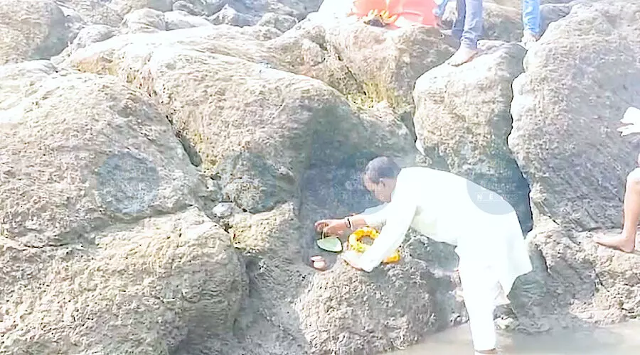 Mysterious ‘footprint’ reappears at Netai Dhubuni Ghat, devotees flock in Dhubri