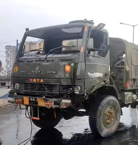Army truck accident in Kolkata injures two jawans