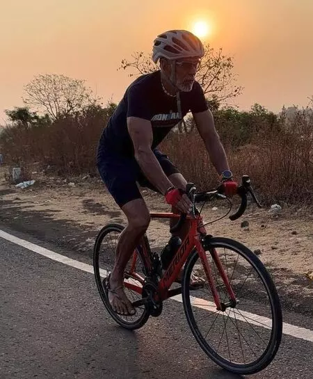 Milind Soman, Ankita Konwar cycle 55 km at Panhala Fort Milind Soman, Ankita Konwar cycle 55 km at Panhala Fort