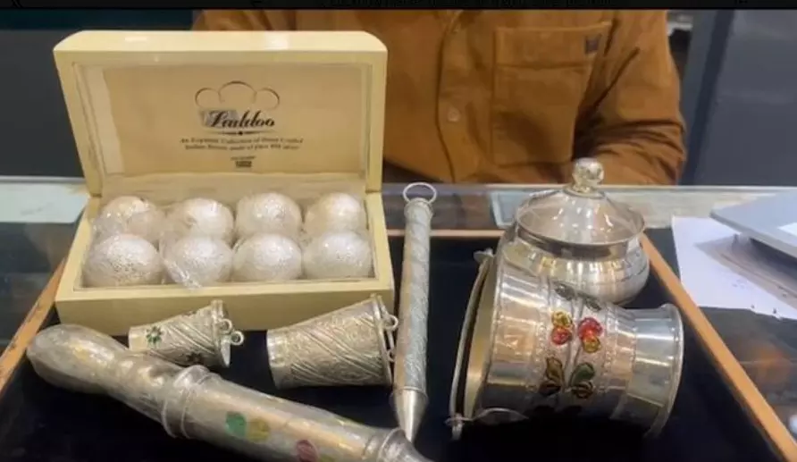 Lucknow market dazzles with gold, silver pichkaris Lucknow market dazzles with gold, silver pichkaris