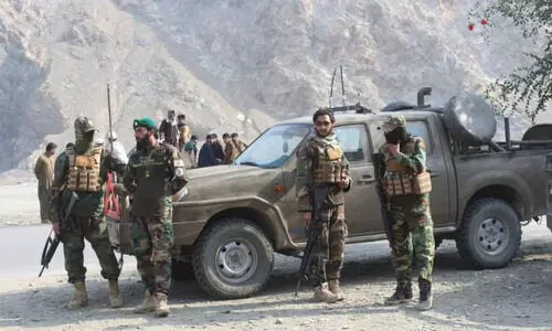 Afghan troops seize key posts along Pak border