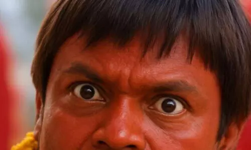 Bollywood stars extend warm Holi wishes