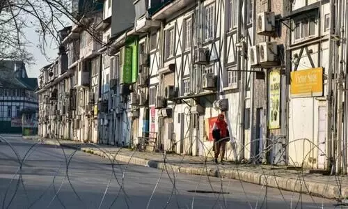 Situation improves in Kashmir after pro-Iran protests; curbs remain