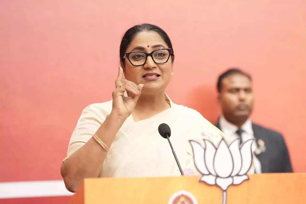 Delhi CM unveils plan for AIIMS-like hub linking 3 hospitals Delhi CM unveils plan for AIIMS-like hub linking 3 hospitals