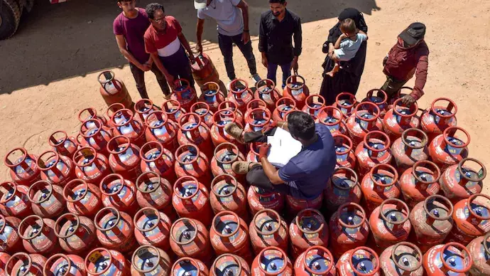 Govt: India has 25,605 LPG distributorships, most in rural areas Govt: India has 25,605 LPG distributorships, most in rural areas