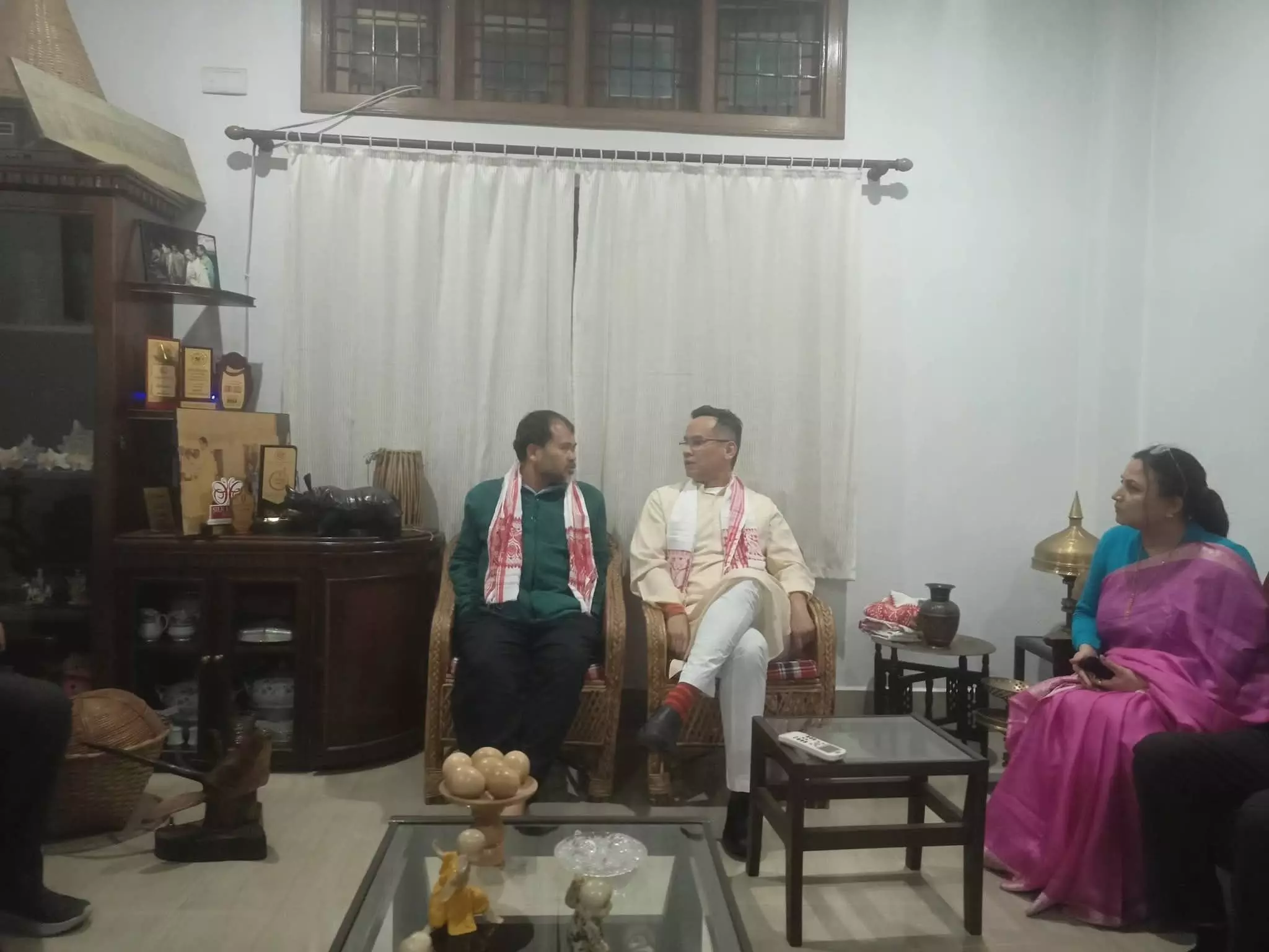 Dalgaon erupts in protest as Congress workers oppose seat sharing deal