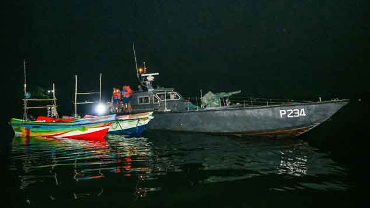 7 TN fisherman arrested by Sri Lankan Navy ; two trawlers seized