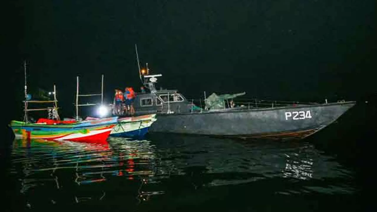 7 TN fisherman arrested by Sri Lankan Navy ; two trawlers seized