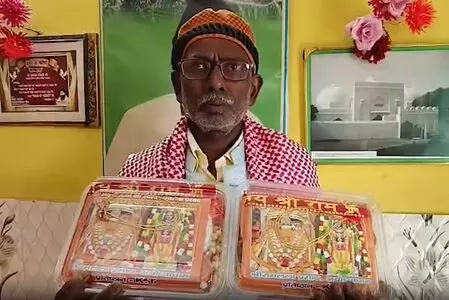 Former Babri litigant shares Ram Lalla pictures with devotees