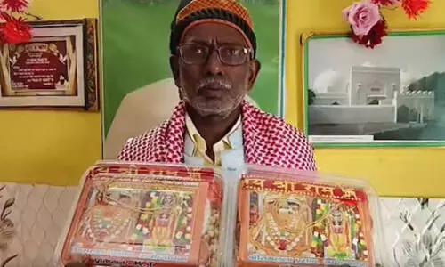 Former Babri litigant shares Ram Lalla pictures with devotees