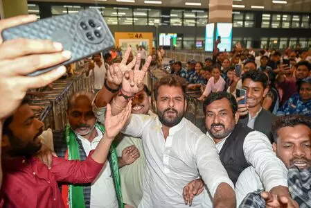 ​Muzaffarpur: Lathi-charge at Khesari Lal Yadav event as crowd goes out of control