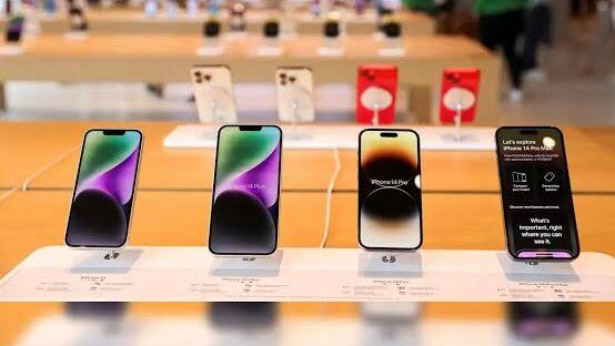 Global smartphone shipments fall as Apple leads Q1 for 1st time