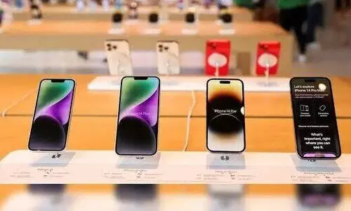 Global smartphone shipments fall as Apple leads Q1 for 1st time