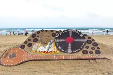 Puri Beach hosts 20-ft Veena sand tribute to legendrary singer Asha Bhosle