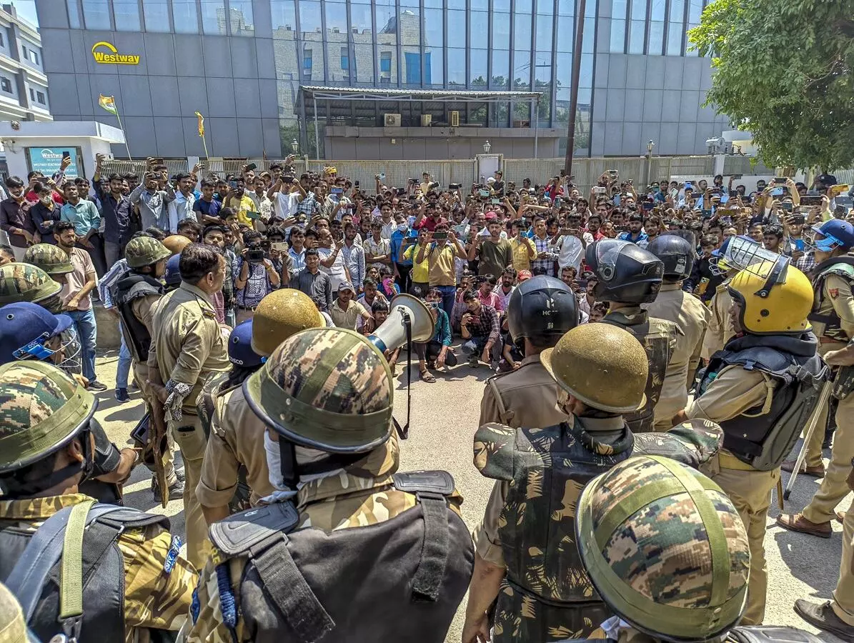 UP hikes minimum wages after Noida unrest, rates effective April 1 UP hikes minimum wages after Noida unrest, rates effective April 1