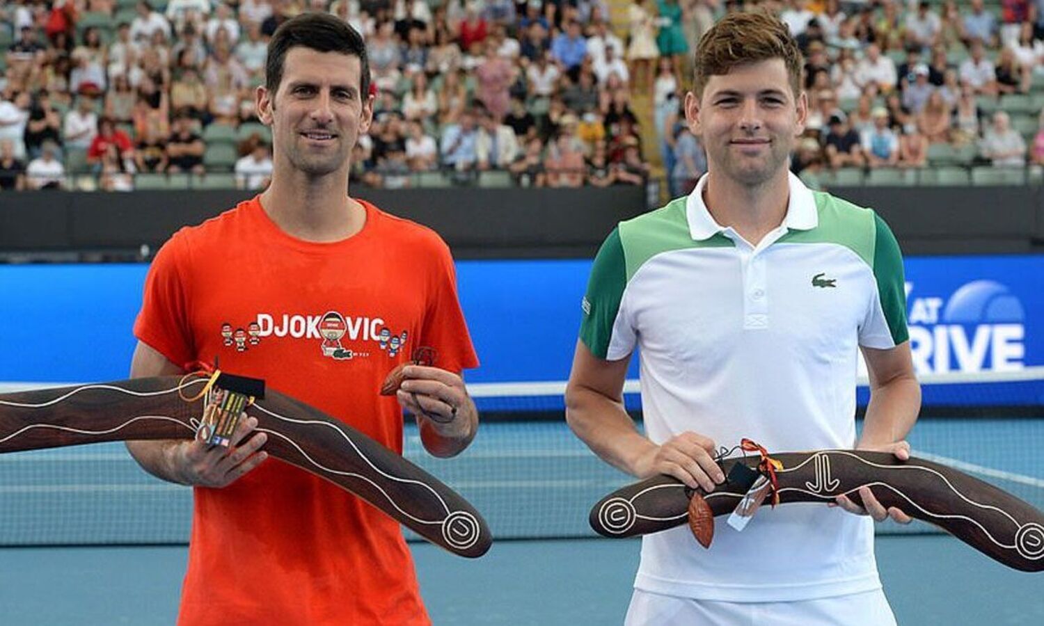 Serena visits zoo; Djokovic finally on court in Australia