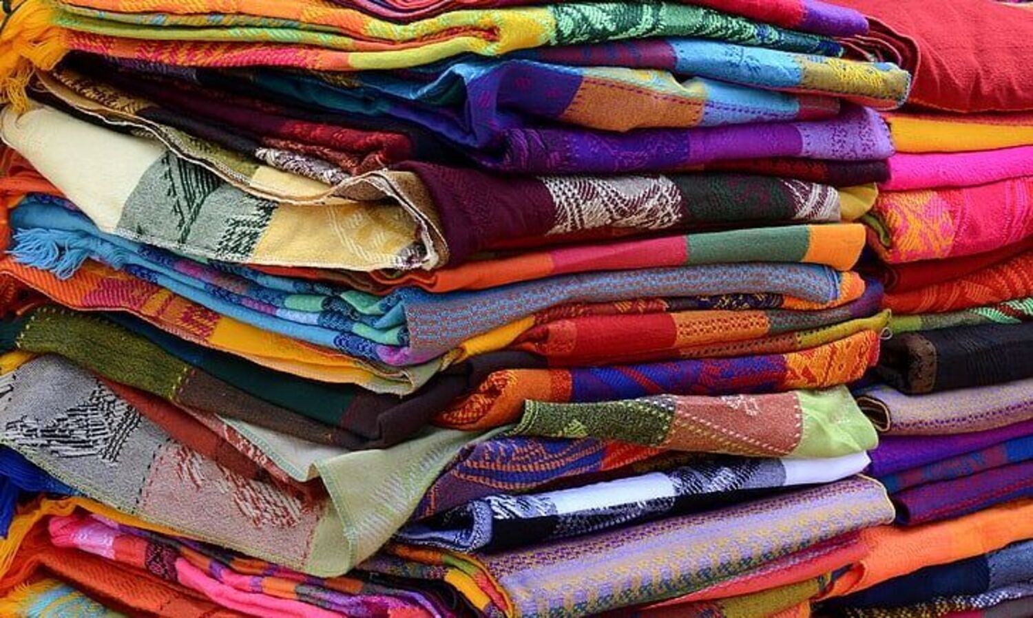 Govt move on handloom cooperatives