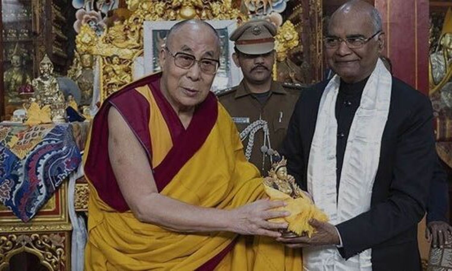 Dalai Lama greets Kovind after successful surgery