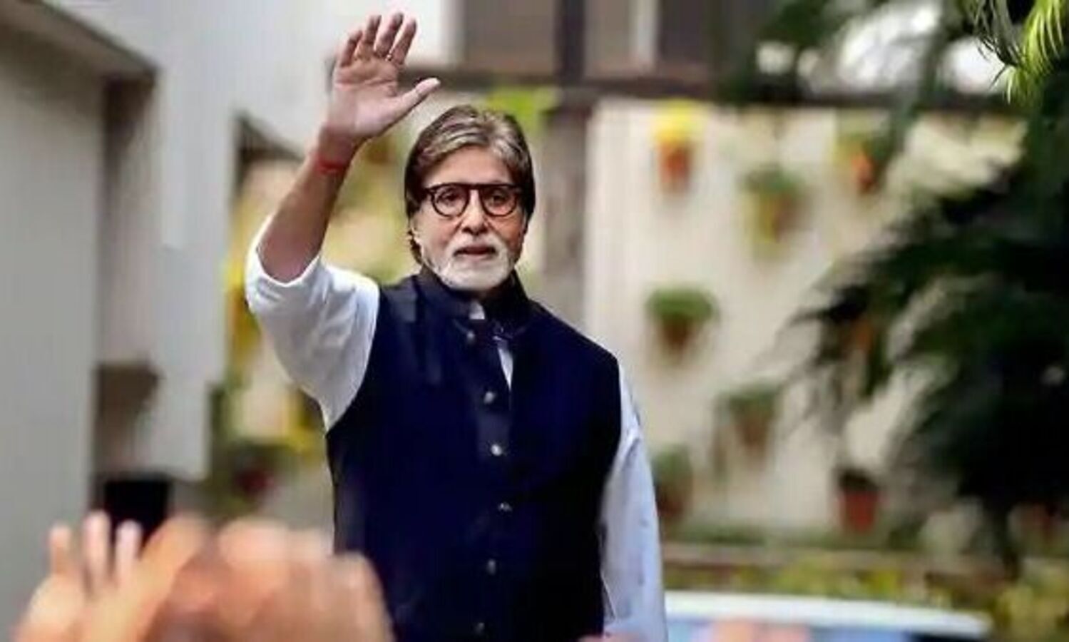 Amitabh Bachchan hints at undergoing surgery
