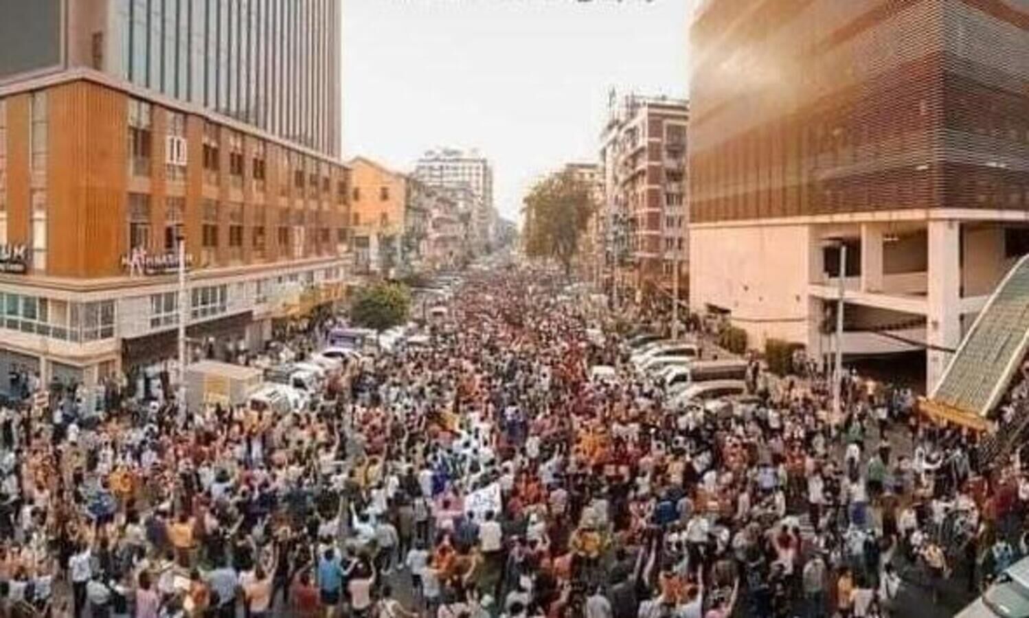 Myanmar protestors flood Mandalay streets despite army crackdown