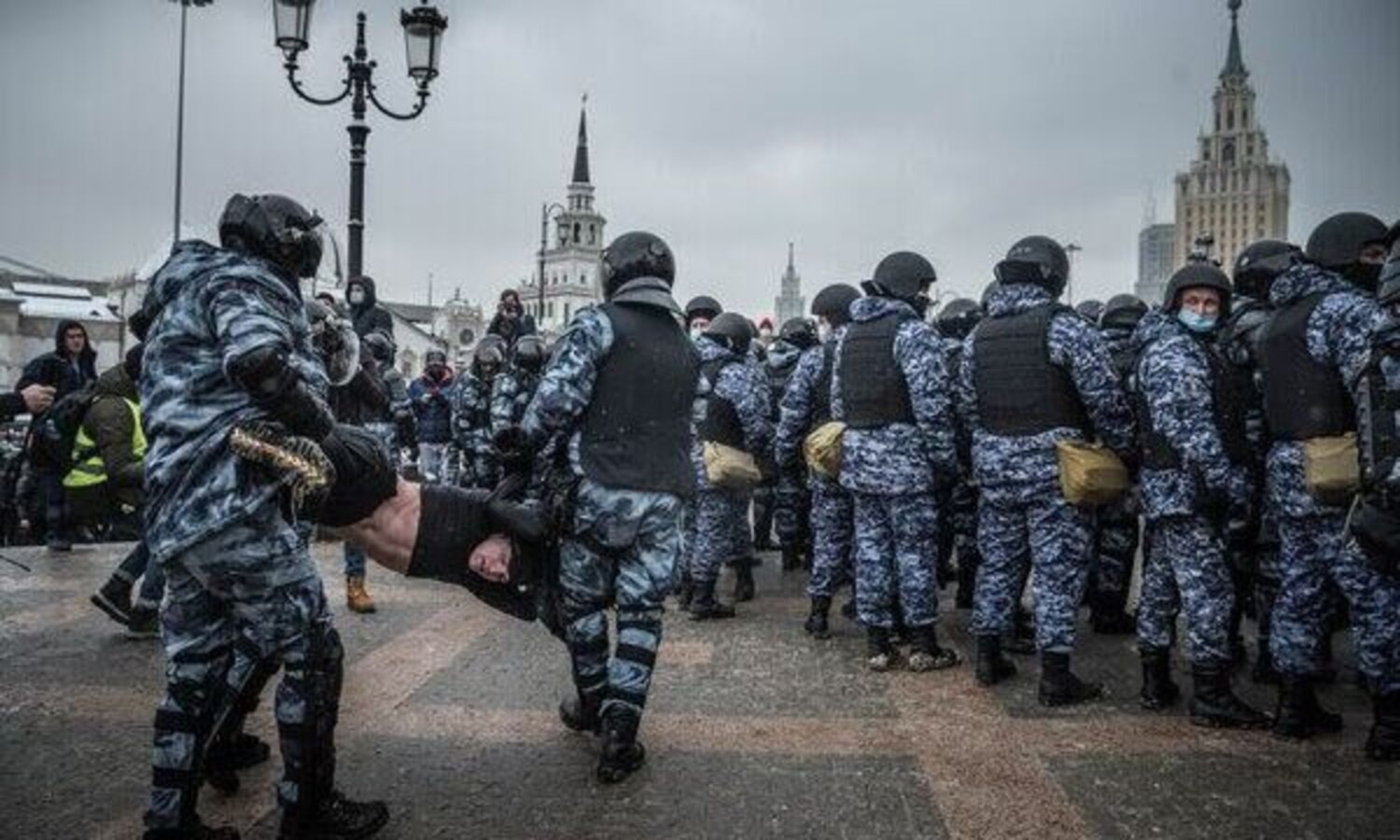 Thousands detained during second weekend of Navalny protests