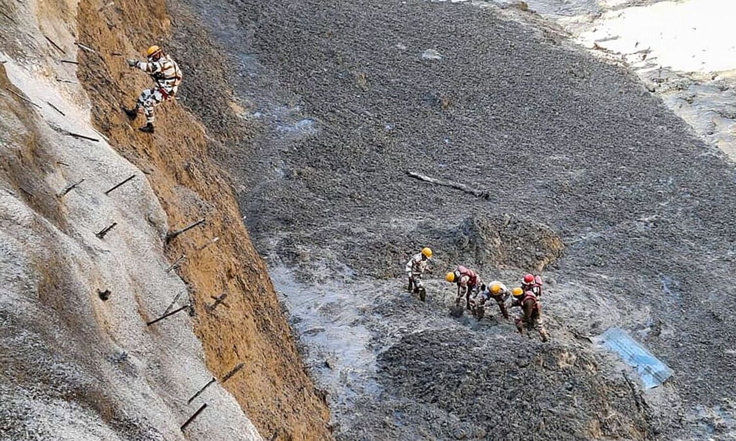 Multi-agency operation on to rescue those trapped inside tunnel in Uttarakhands Tapovan