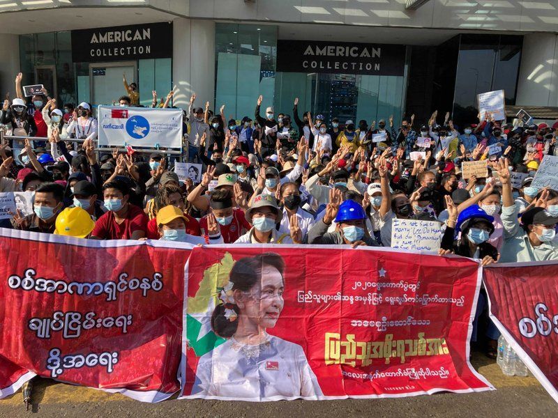 Myanmar protesters back on streets despite police violence Myanmar protesters back on streets despite police violence